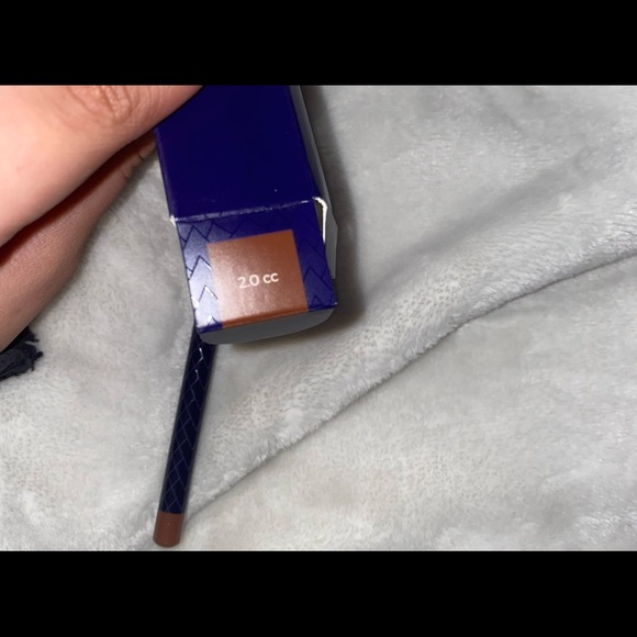 Lip liner & lip pencil sharpener - Picture 2 of 3